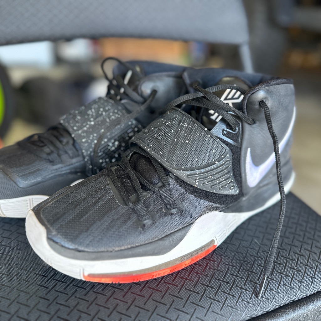 Nike Kyrie 6 2019 Men’s Basketball Shoes Gently Worn. Great Condition